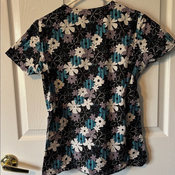 Floral Scrubs Top - Picture 5 of 5